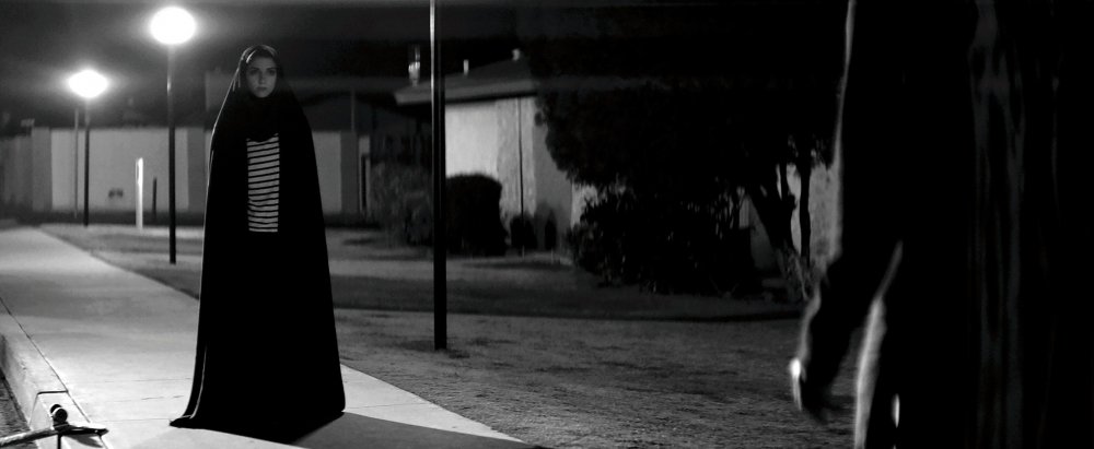 A Girl Walks Home Alone at Night capture ecran
