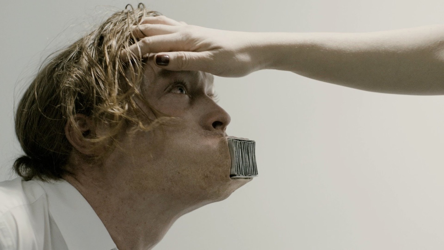 antiviral-2012-brandon-cronenberg-03